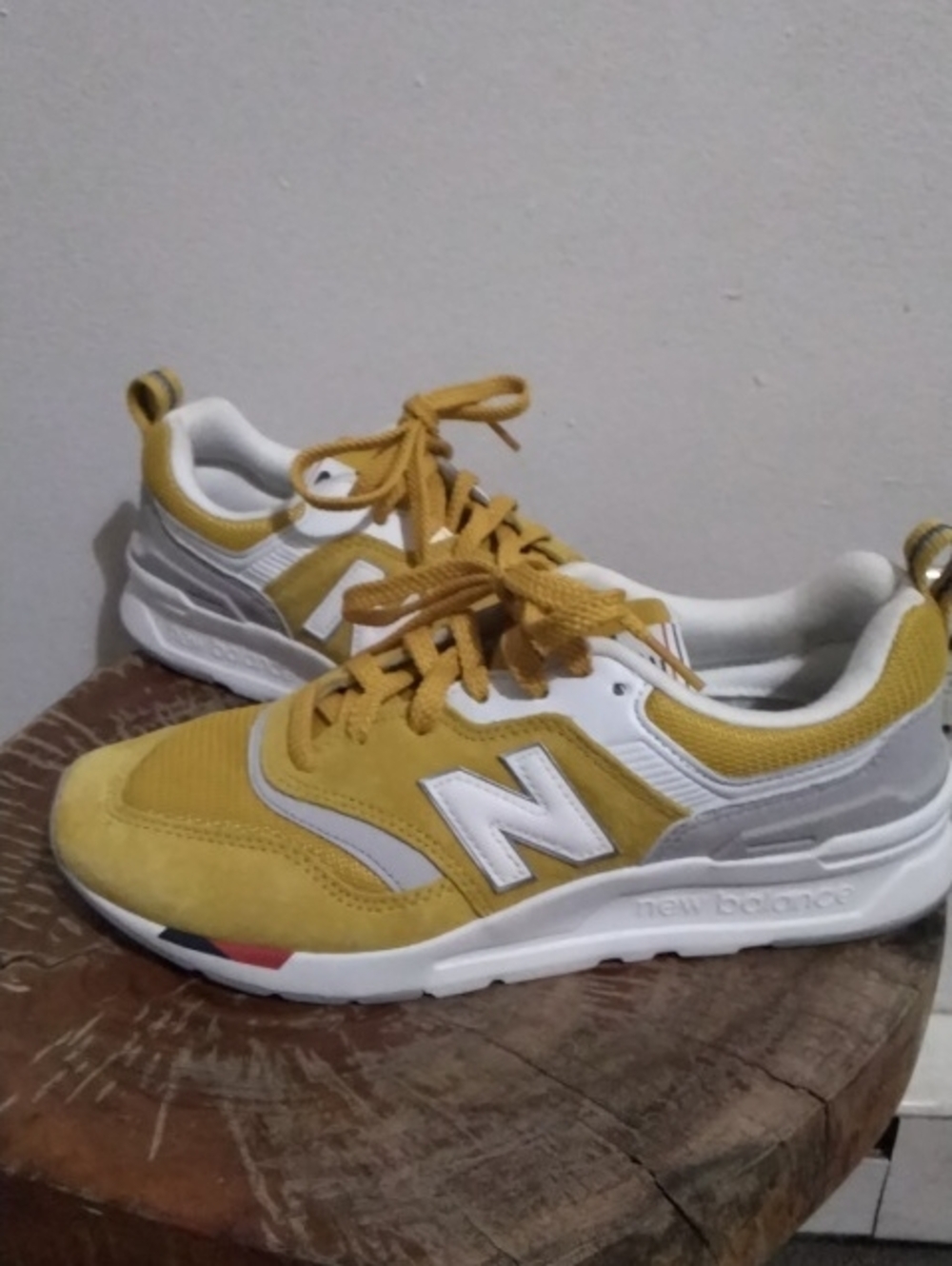 New Balance Yellow and White Lace-Up Sneakers Women's Sz 8